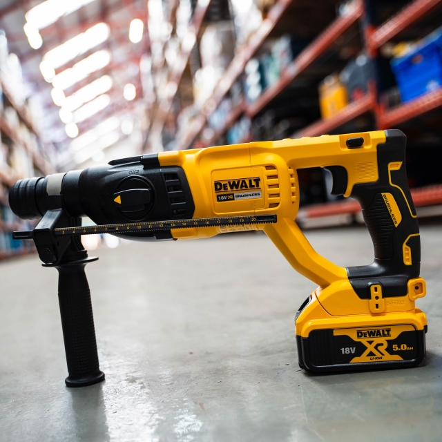DEWALT DEWALT DCK2071P2T 18v Brushless DCH133/DCD796 Twin Pack with 2x5ah batteries