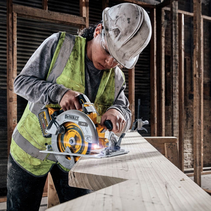 DEWALT DEWALT DCS573NT 18v Flexvolt Brushless Circular Saw BODY ONLY with Tstak Case
