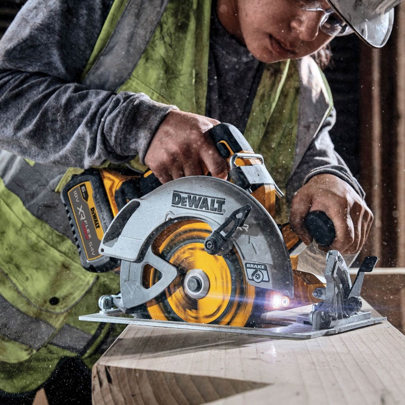 DEWALT DEWALT DCS573NT 18v Flexvolt Brushless Circular Saw BODY ONLY with Tstak Case