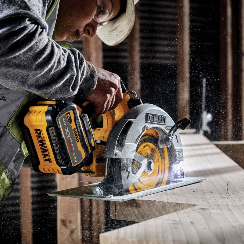 DEWALT DEWALT DCS573NT 18v Flexvolt Brushless Circular Saw BODY ONLY with Tstak Case