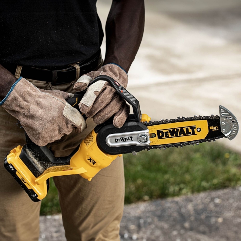 DEWALT DEWALT DCMPS520N 18v Brushless 20cm Pruning Saw BODY ONLY