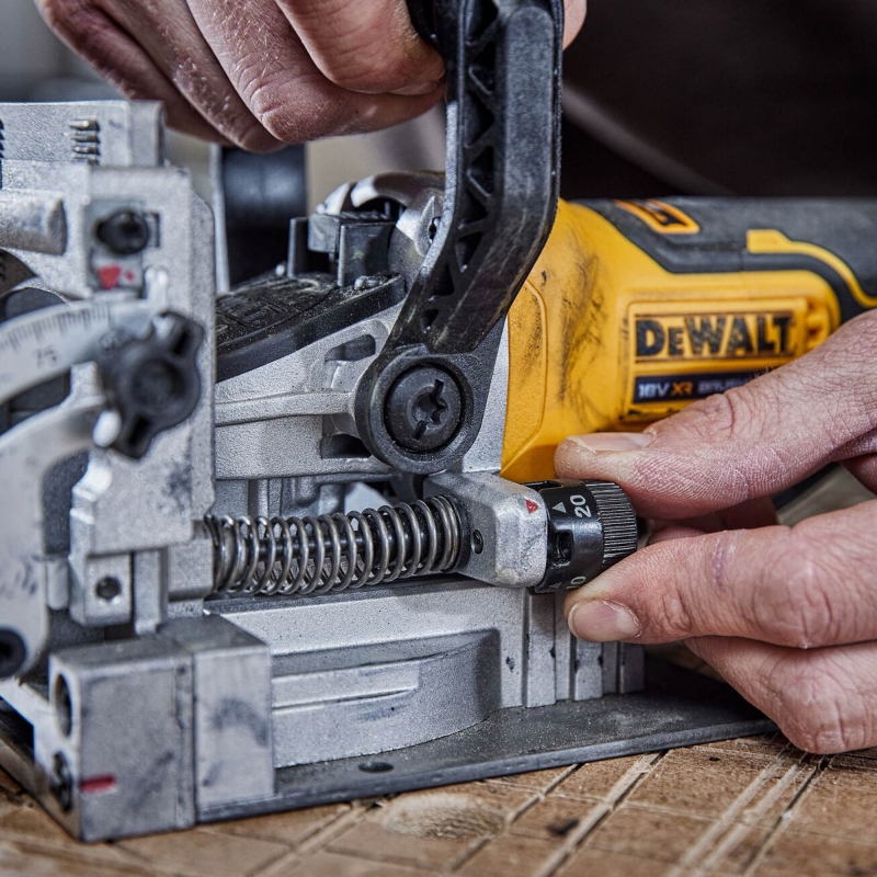 DEWALT DEWALT DCW682NT 18v Brushless Biscuit Jointer BODY ONLY with Tstak Case