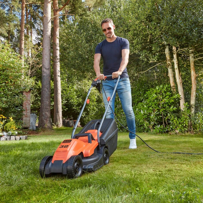 BLACK AND DECKER BLACK AND DECKER BEMW451-GB 240v 32cm 1200w Mower