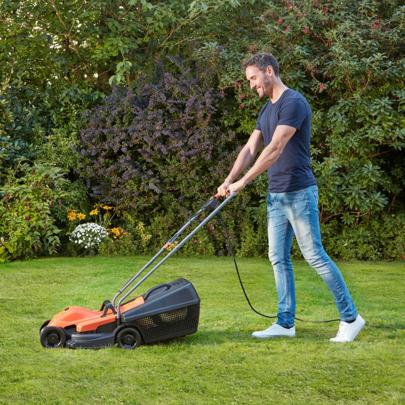 BLACK AND DECKER BLACK AND DECKER BEMW451-GB 240v 32cm 1200w Mower