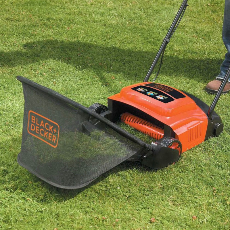 BLACK AND DECKER BLACK AND DECKER GD300-GB 240v 600w Lawn Raker/Moss Remover