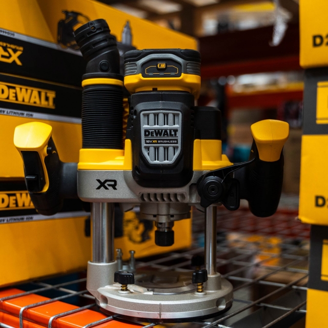 DEWALT DEWALT DCW620H2 18v Brushless 12mm Router with 2x5ah Powerstack Batteries