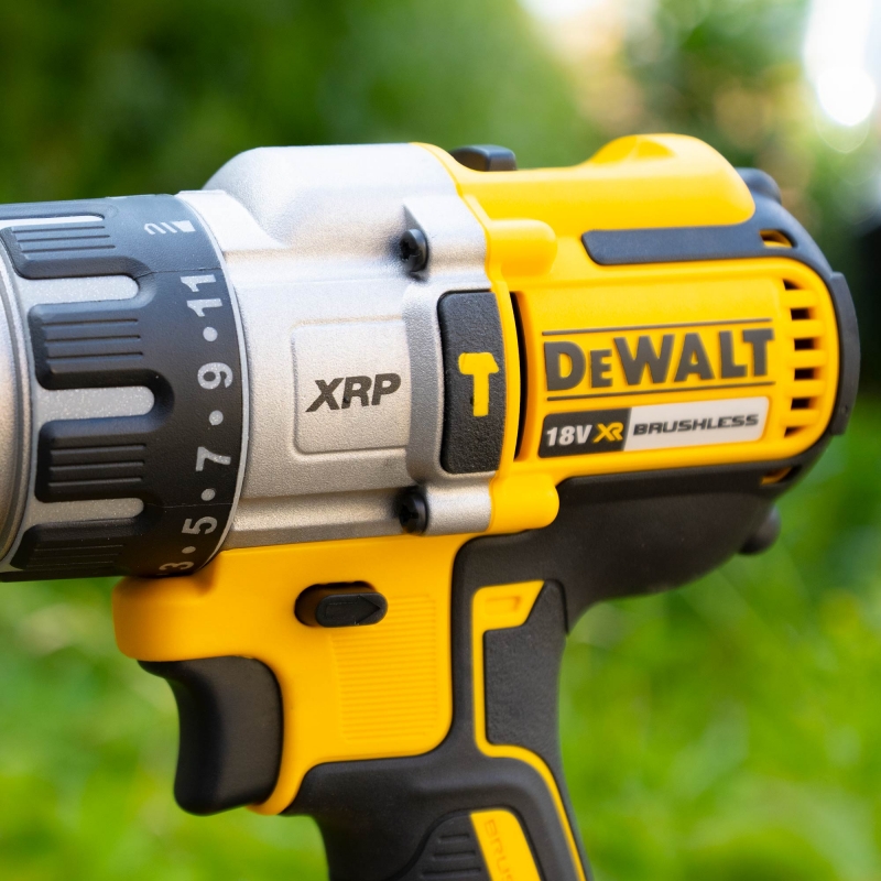 DEWALT DEWALT DCD996M2 18v XR Brushless Combi Drill with 2x4ah Batteries