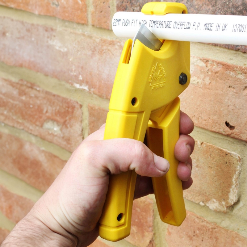 STANLEY STANLEY 0-70-450 28mm Plastic Pipe Cutter