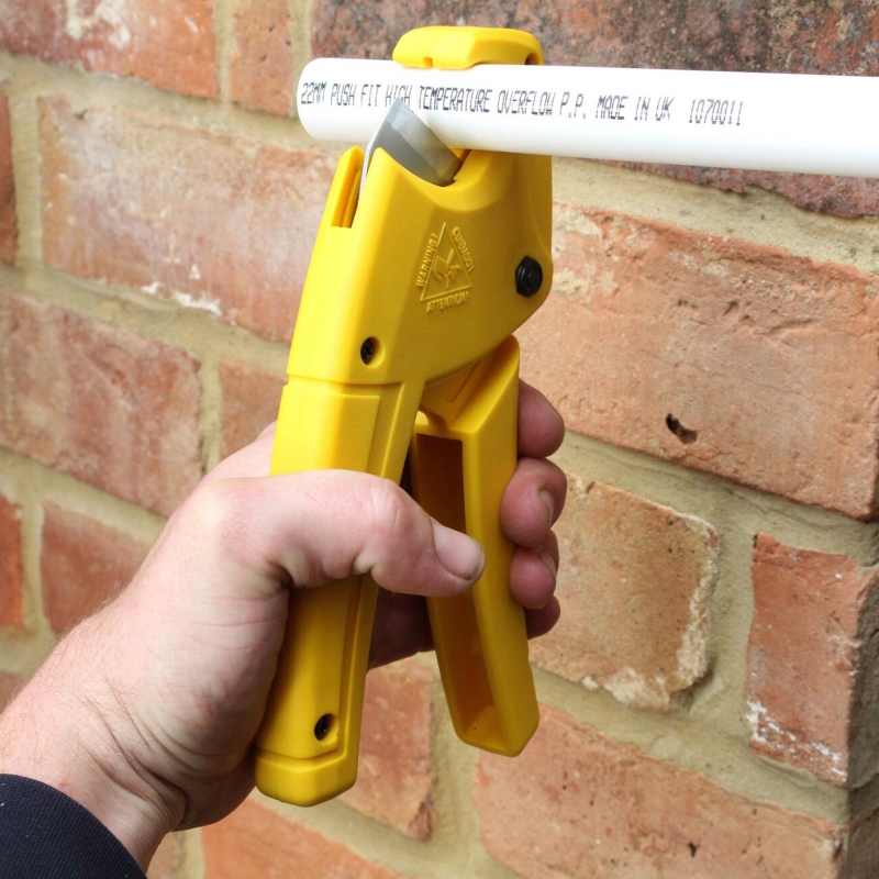 STANLEY STANLEY 0-70-450 28mm Plastic Pipe Cutter