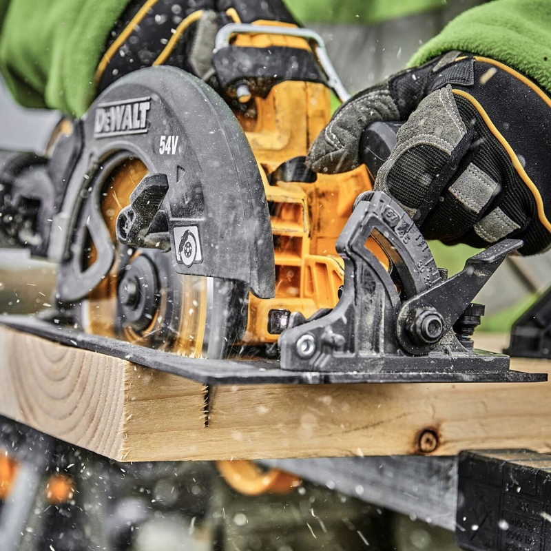 DEWALT DEWALT DCS578X2 54v Flexvolt Brushless Circular Saw with 2x9ah Batteriies
