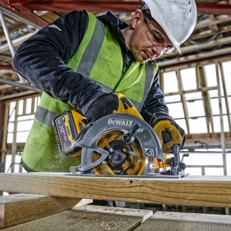 DEWALT DEWALT DCS578X2 54v Flexvolt Brushless Circular Saw with 2x9ah Batteriies