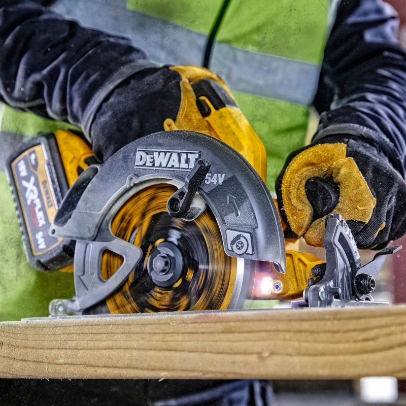 DEWALT DEWALT DCS578X2 54v Flexvolt Brushless Circular Saw with 2x9ah Batteriies