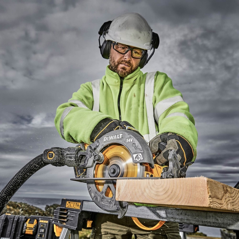 DEWALT DEWALT DCS578X2 54v Flexvolt Brushless Circular Saw with 2x9ah Batteriies