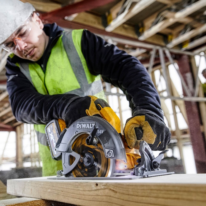 DEWALT DEWALT DCS578X2 54v Flexvolt Brushless Circular Saw with 2x9ah Batteriies