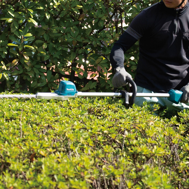 MAKITA MAKITA DUN600LRTE 18v Brushless Pole Hedge Trimmer with 2x5ah Batteries