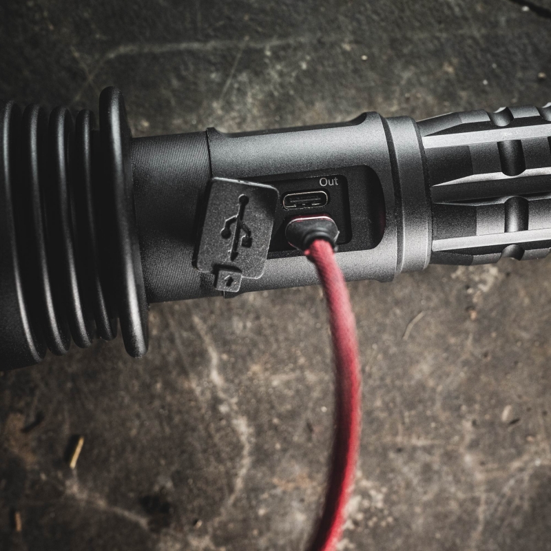 COAST COAST XP40R Rechargeable 8000 Lumen Torch