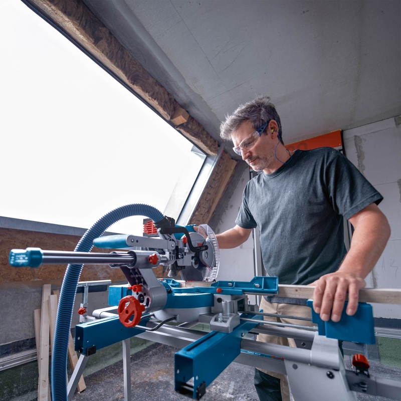 BOSCH BOSCH GCM18V-216D 18v Brushless 216mm Mitre Saw BODY ONLY