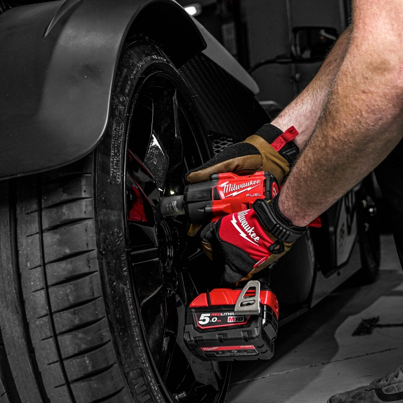 MILWAUKEE MILWAUKEE M18FMTIW2F12-502X 18v FUEL G2 Impact Wrench with 2x5ah Batteries