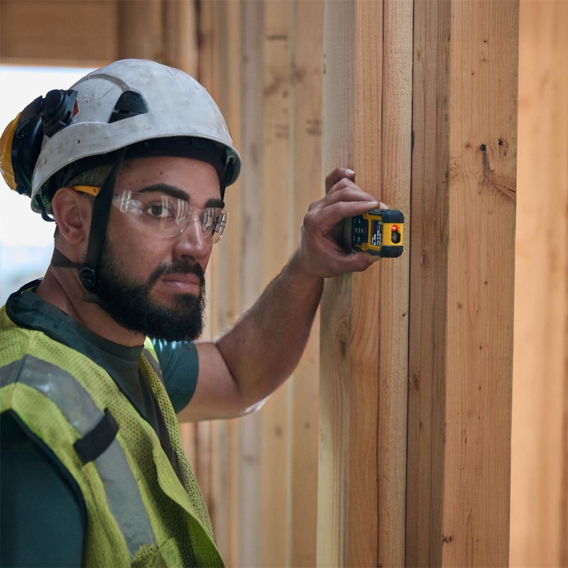 DEWALT DEWALT DWHT77200 60m Bluetooth Distance Measure
