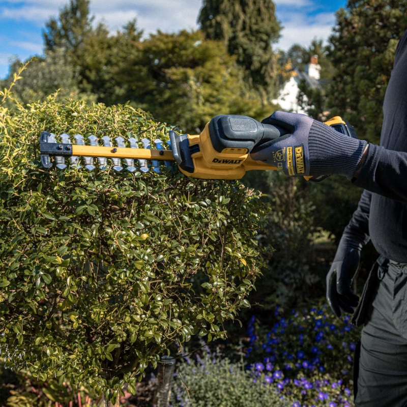 DEWALT DEWALT DCMHT520N 18v Compact Hedge Trimmer BODY ONLY