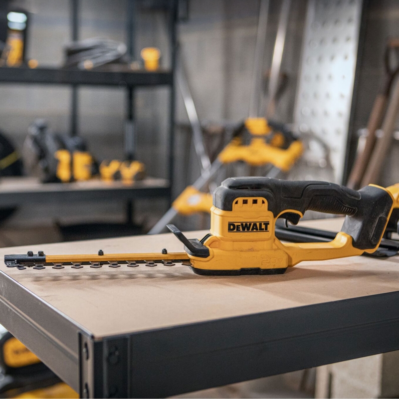 DEWALT DEWALT DCMHT520N 18v Compact Hedge Trimmer BODY ONLY
