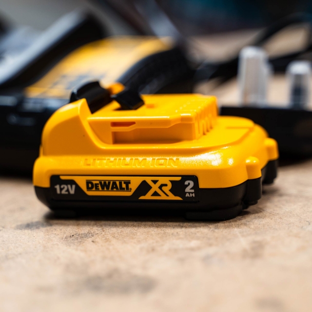 DEWALT DEWALT DCE089D1G 12v Self-Levelling X3 360 1080 Cross Line Laser Green 1x2ah Battery