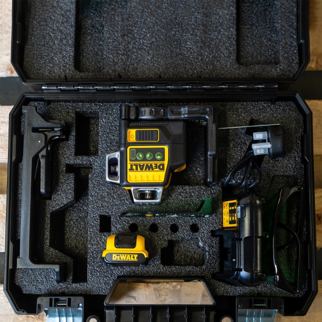DEWALT DEWALT DCE089D1G 12v Self-Levelling X3 360 1080 Cross Line Laser Green 1x2ah Battery