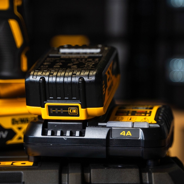 DEWALT DEWALT DCH273P2 18v Brushless SDS Plus Hammer Drill with 2x5ah Batteries