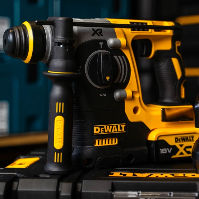 DEWALT DEWALT DCH273P2 18v Brushless SDS Plus Hammer Drill with 2x5ah Batteries