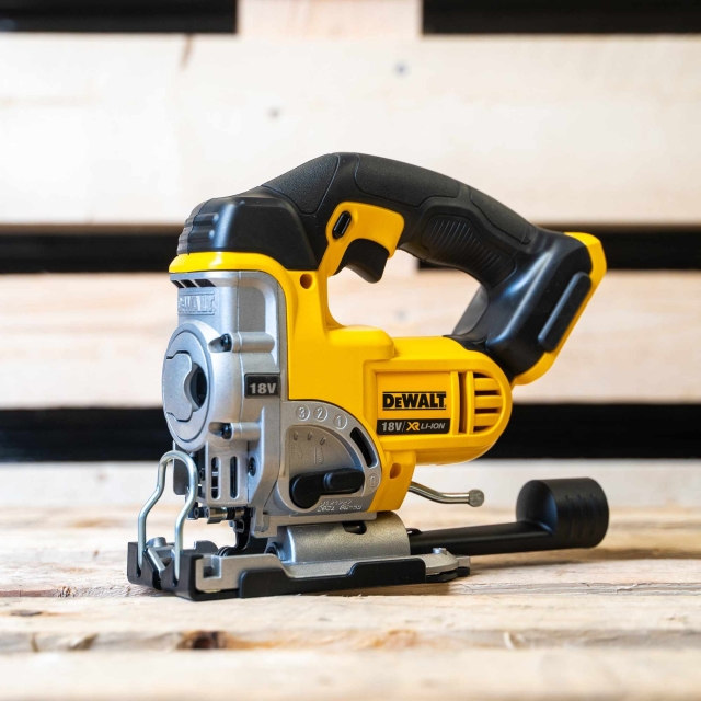DEWALT DEWALT DCS331N 18v XR Premium Jigsaw BODY ONLY