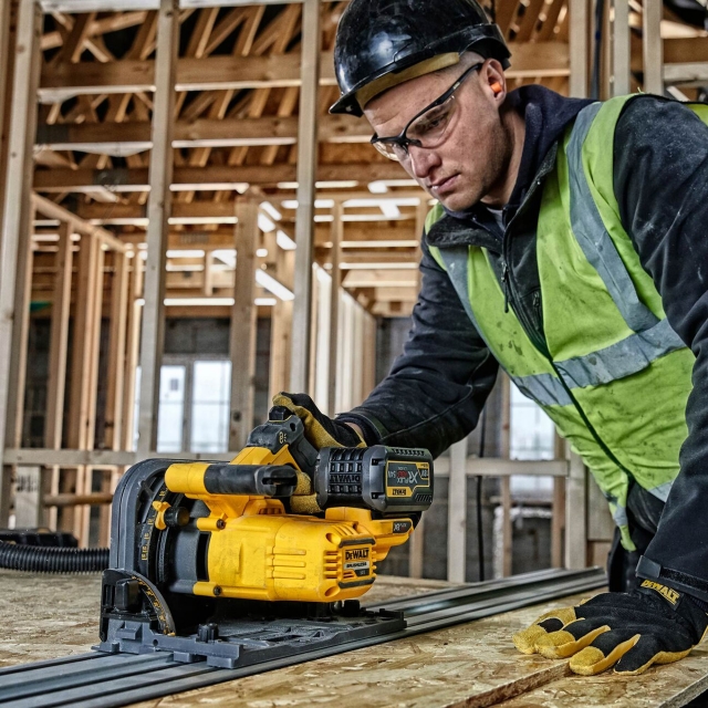 DEWALT DEWALT DCS520T2 54v XR Flexvolt Plunge Saw with 2x6ah Batteries