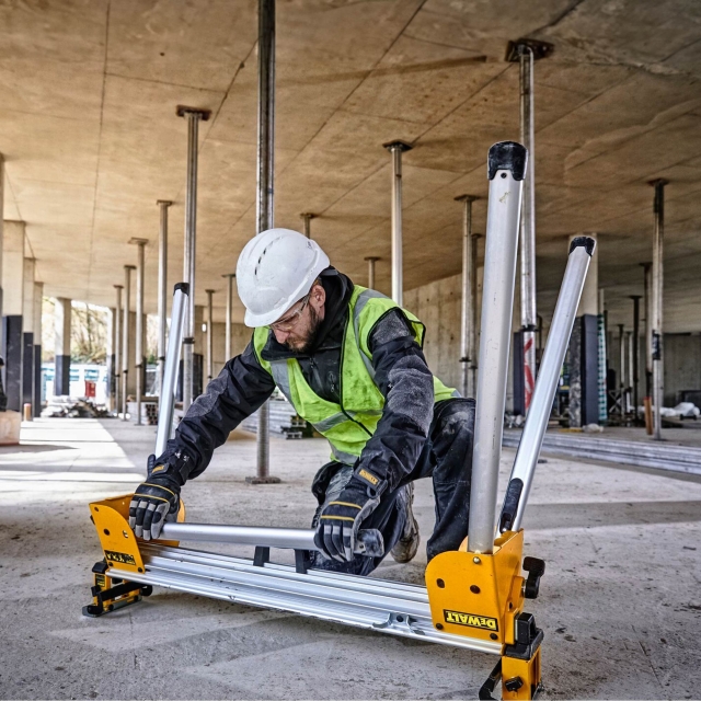 DEWALT DEWALT DE7033 Heavy Duty Short Beam Mitre Leg Stand