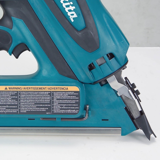 MAKITA MAKITA GN900SE 7.2v 90mm Gas Nailer 2x1ah Li-ion