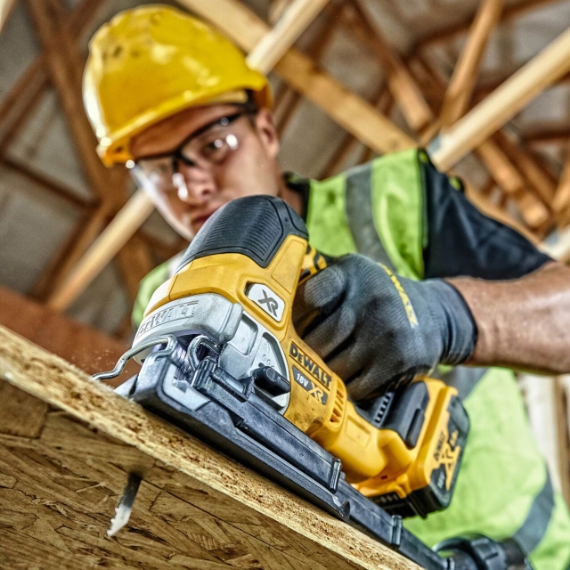DEWALT DEWALT DCS334P2 18v Brushless Jigsaw with 2x 5ah Batteries