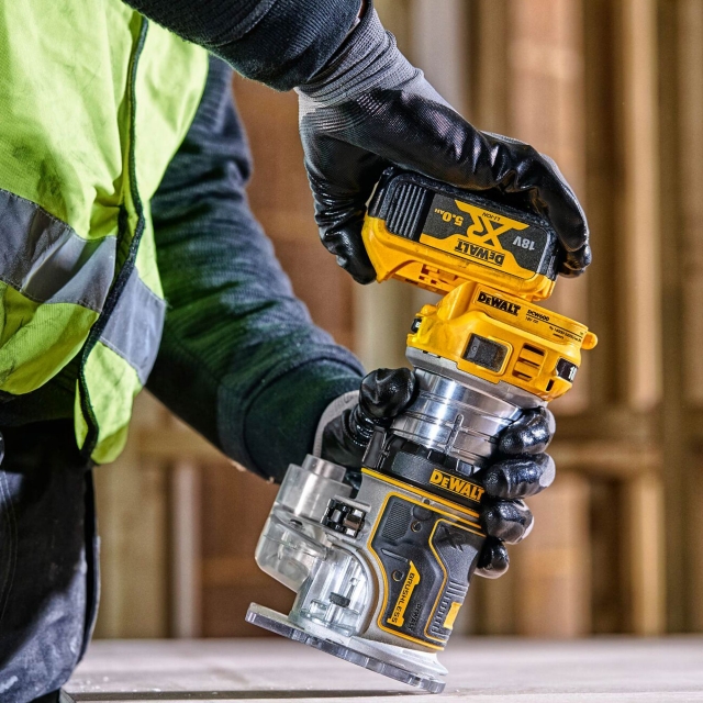 DEWALT DEWALT DCW604NT 18v Brushless Router +Bases BODY ONLY