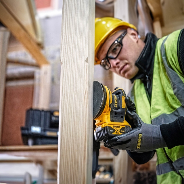 DEWALT DEWALT DCW210N 18v Brushless Random Orbit Sander BODY ONLY