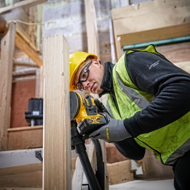 DEWALT DEWALT DCW210N 18v Brushless Random Orbit Sander BODY ONLY