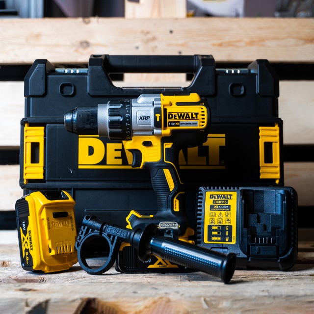 DEWALT DEWALT DCD996P2 18v XR Brushless Hammer Drill Driver with 2x5ah Batteries