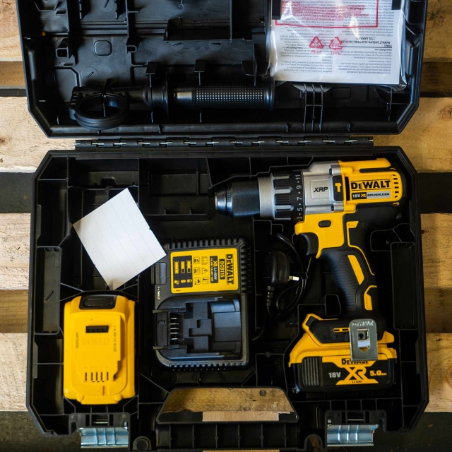 DEWALT DEWALT DCD996P2 18v XR Brushless Hammer Drill Driver with 2x5ah Batteries