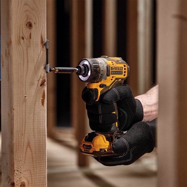 DEWALT DEWALT DCF601D2 12v Brushless Screwdriver 2x2ah Batteries
