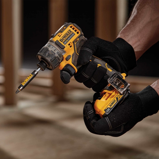 DEWALT DEWALT DCF601D2 12v Brushless Screwdriver 2x2ah Batteries