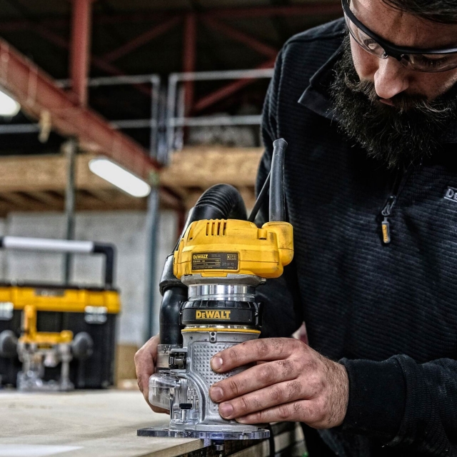 DEWALT DEWALT D26204K 240v 8mm Combination Plunge and Fixed Base Router