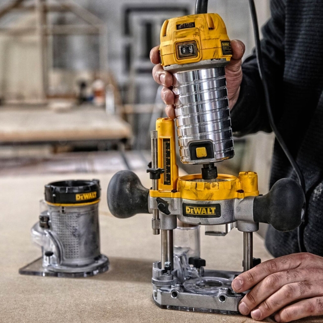 DEWALT DEWALT D26204K 240v 8mm Combination Plunge and Fixed Base Router