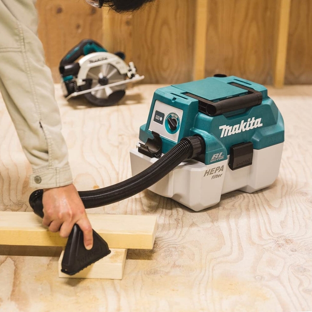 MAKITA MAKITA DVC750LZ 18v Brushless LXT Vacuum Cleaner BODY ONLY